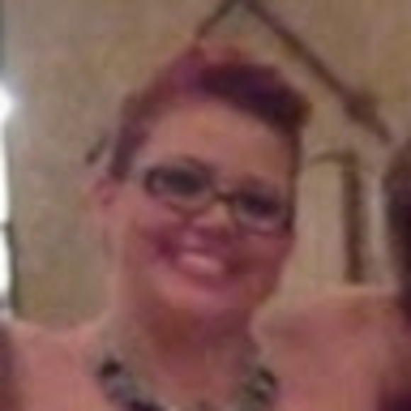 Meet your Posher, Stephanie - Picture 1 of 1